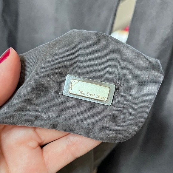 Love at First Touch The Eight Senses Touch Scarf in Grey NWOT - Picture 8 of 10